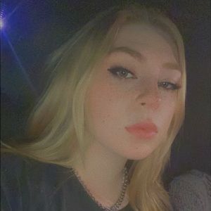 Meet your Posher, Carleigh